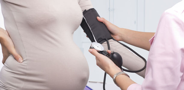Bild zu Schwangerschafts-Hochdruck - Gefahr für Mutter und Kind