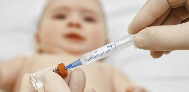 Bild zu Impfungen - Hälfte der Kleinkinder vollständig geimpft 