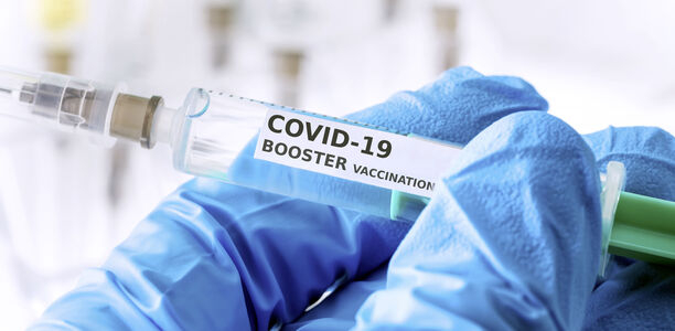 Bild zu COVID-19 - Bei Auffrischimpfung haftet der Bund