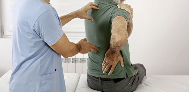 Bild zu Rückenschmerzen und hohe Blutsenkung - Polymyalgie als Ursache denkbar?